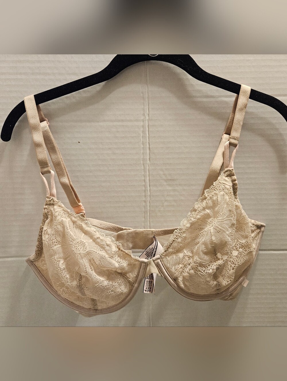 Victoria's Secret Lace Underwire Bra - Cream